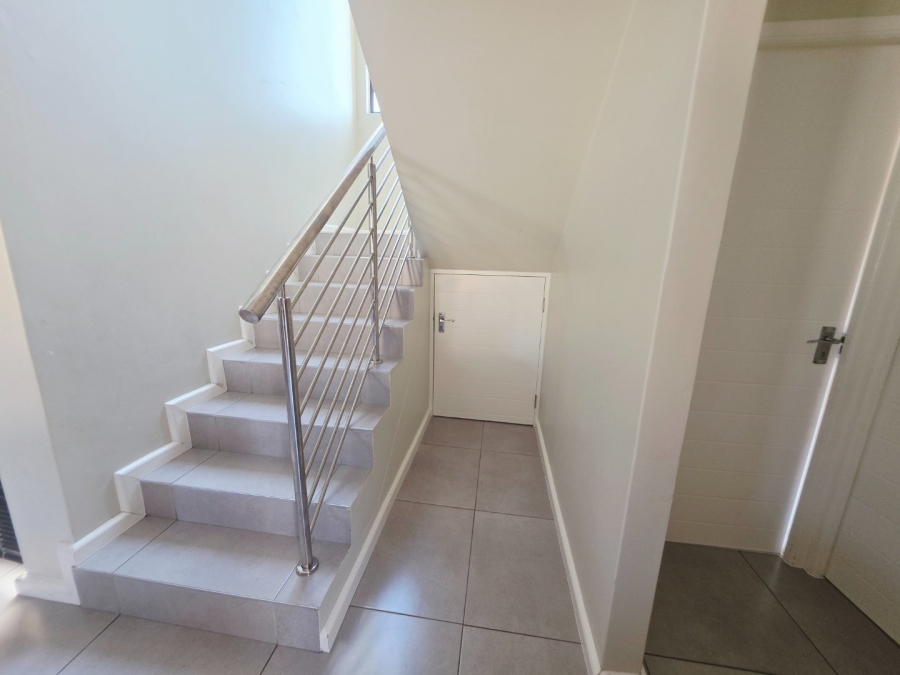 5 Bedroom Property for Sale in Sandown Western Cape